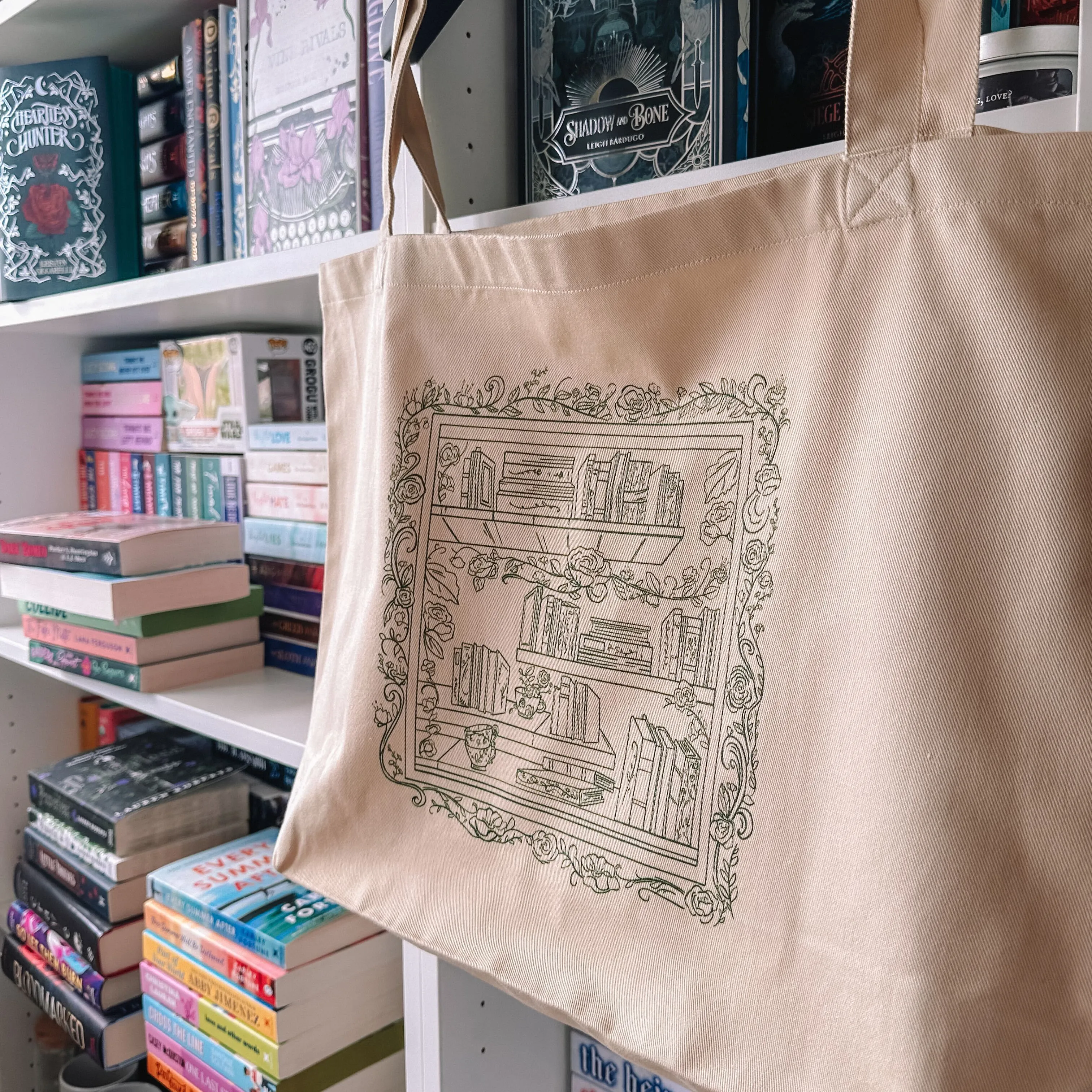 Bookshelf Large Tote Bag — Parchment