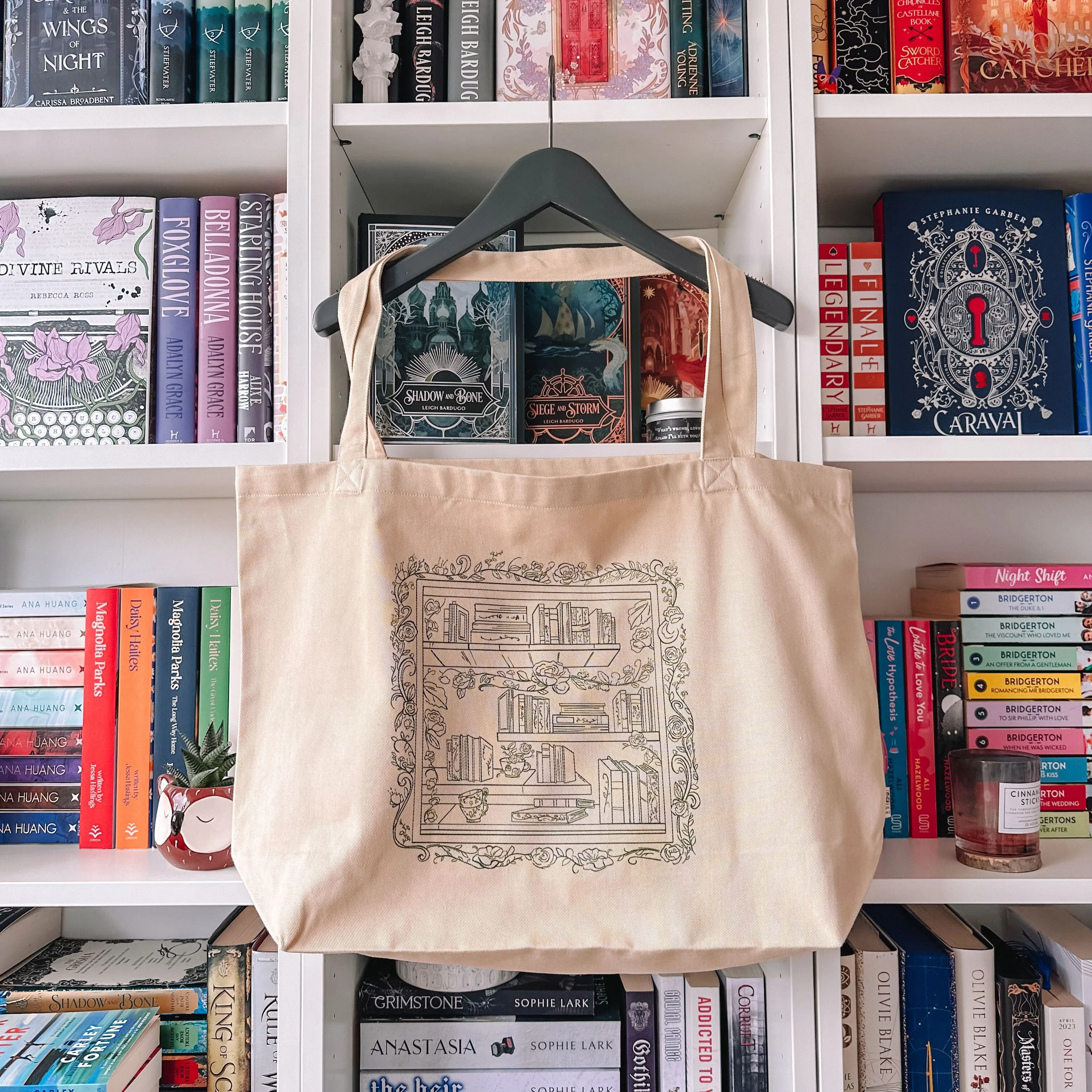 Bookshelf Large Tote Bag — Parchment