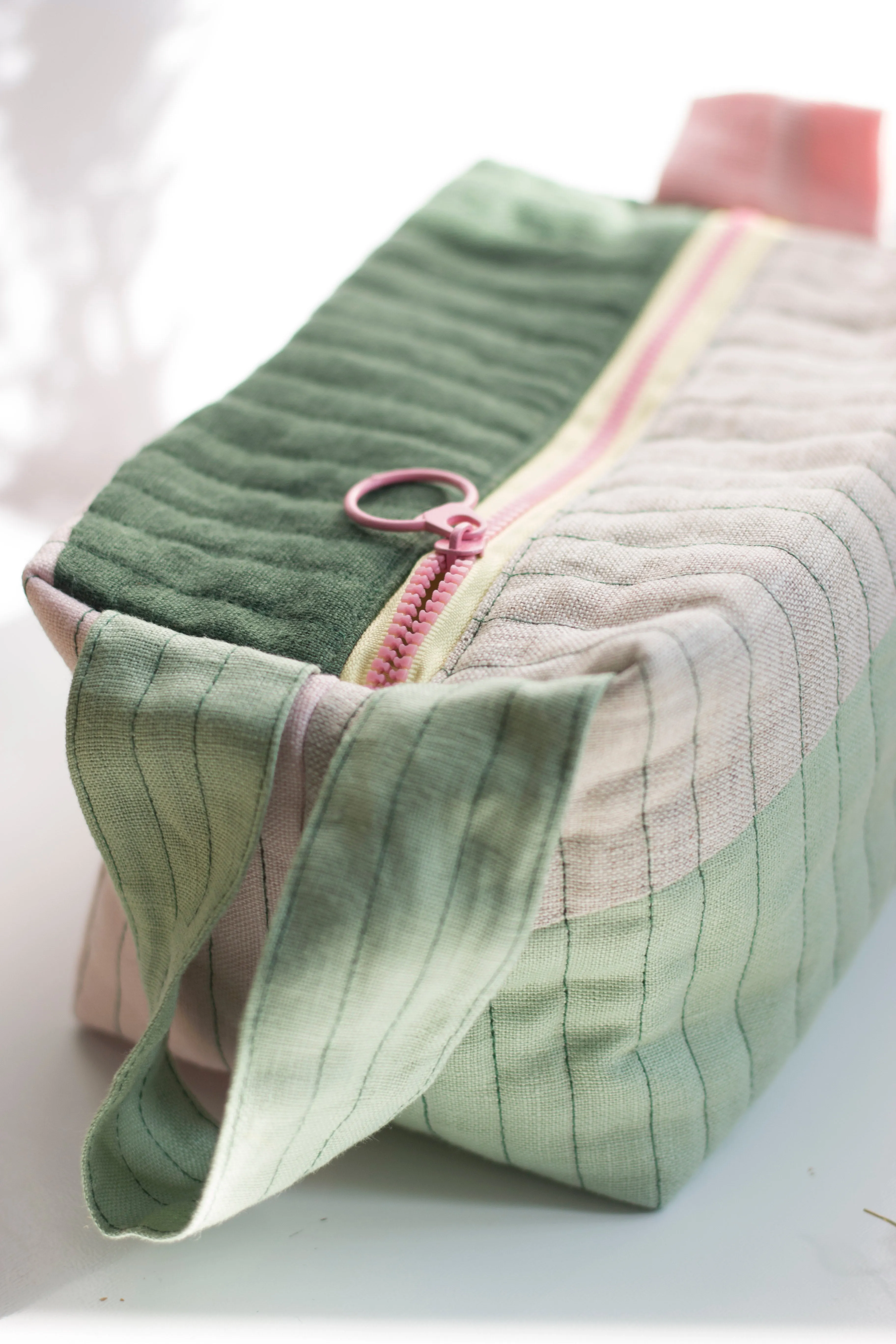 Linen Quilted Pouch (Green Pink)