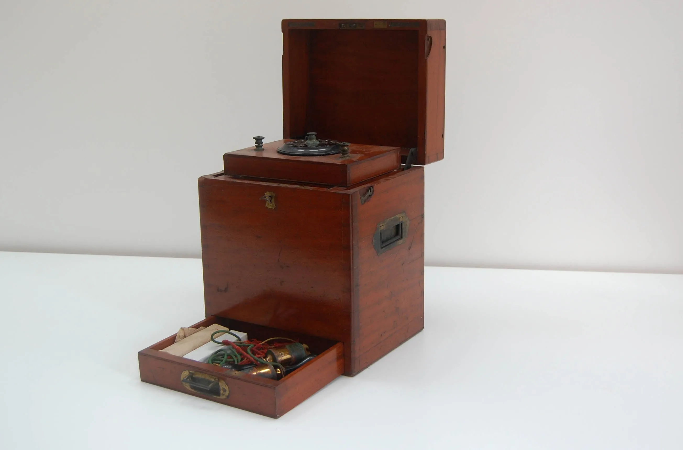 Mid Victorian Wet Cell Electrotherapy Machine by John Weiss & Son London