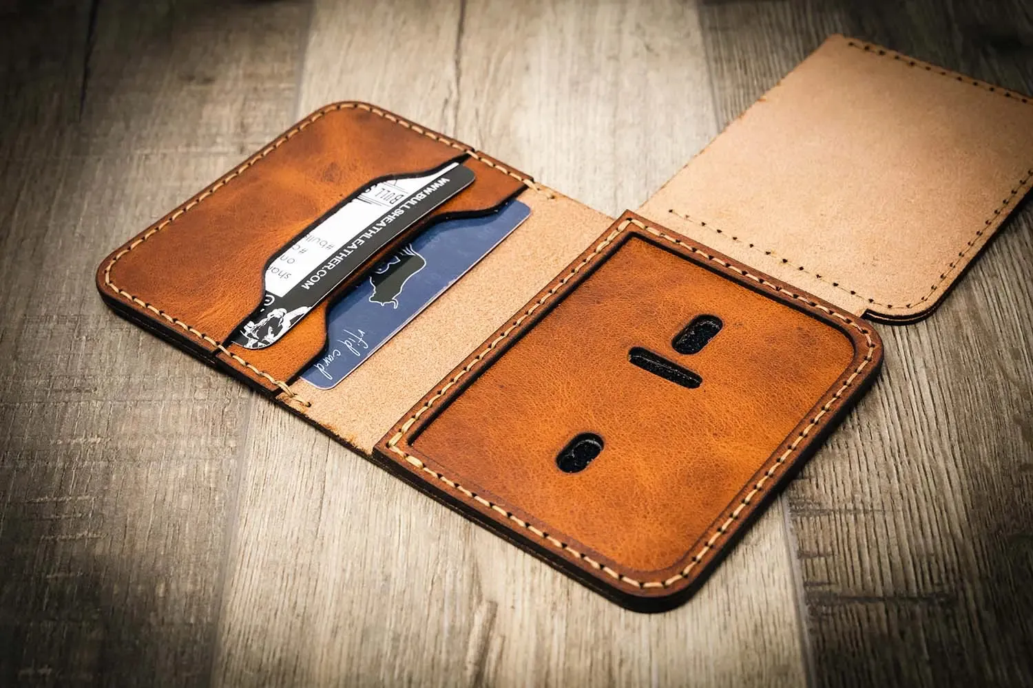 Minimalist Badge Wallet - Chestnut Brown