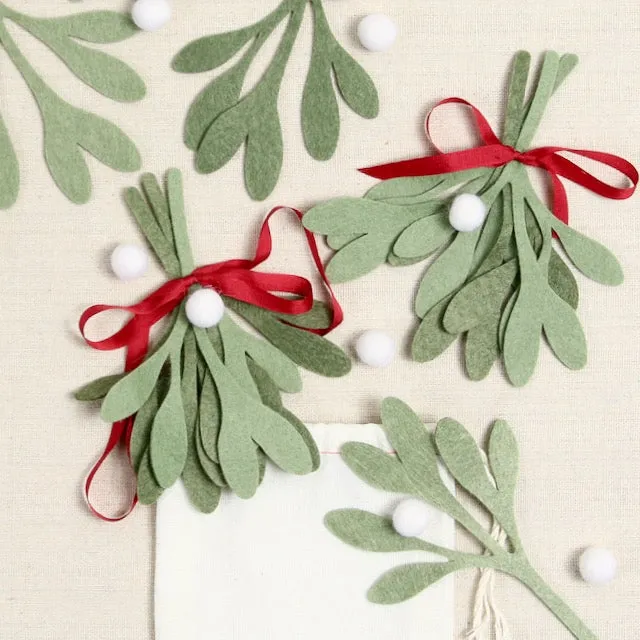 Mistletoe Felt-fetti