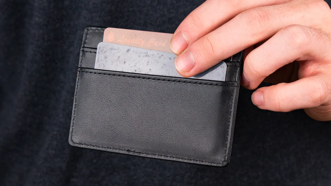 Razor Wallet by Dee Christopher - Trick