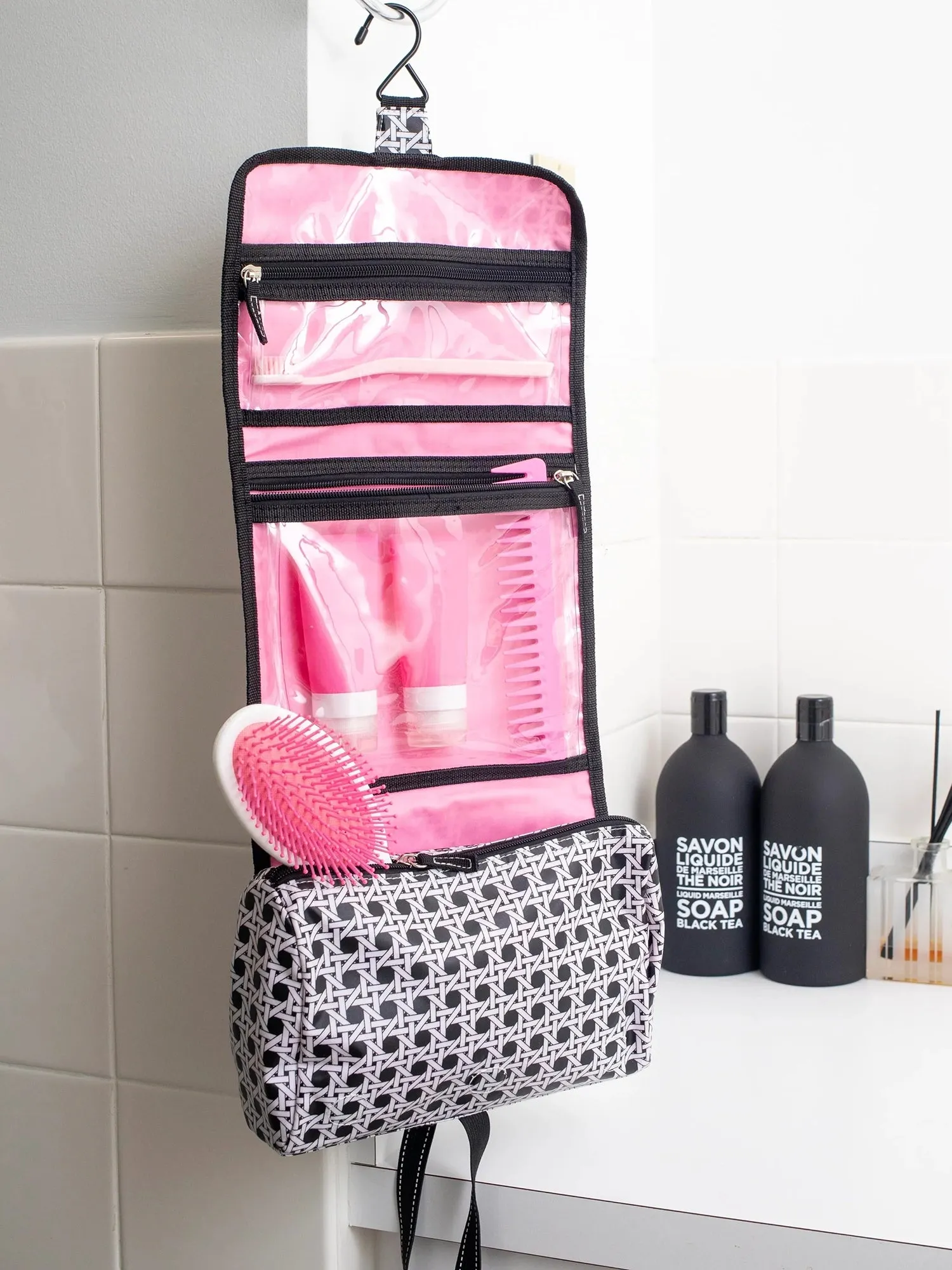 SCOUT Beauty Burrito Hanging Toiletry Bag: Ikant Belize