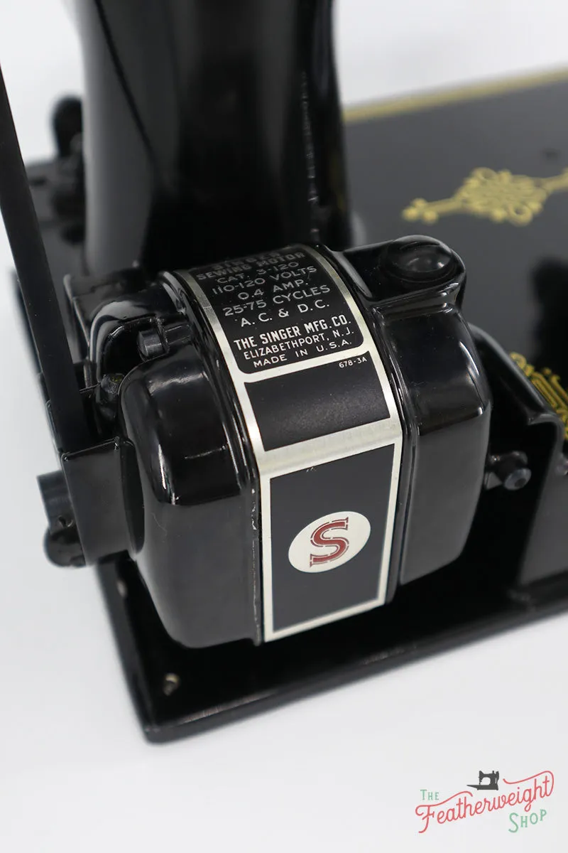 Singer Featherweight 221 Sewing Machine, AL0050**