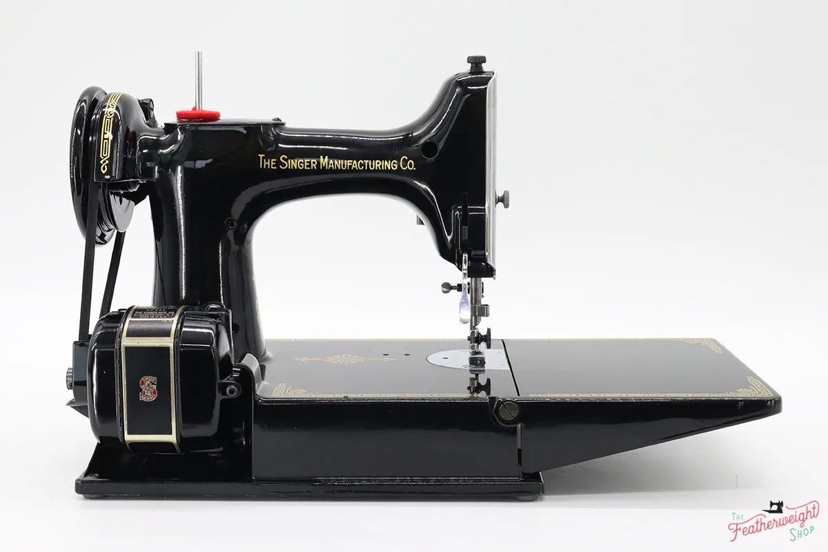 Singer Featherweight 221 Sewing Machine, AL033***