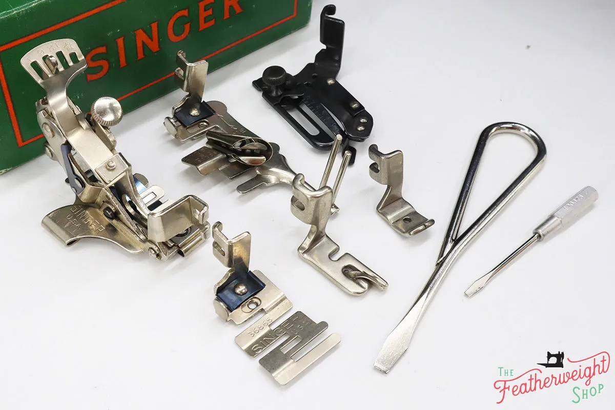 Singer Featherweight 221 Sewing Machine, AL406***