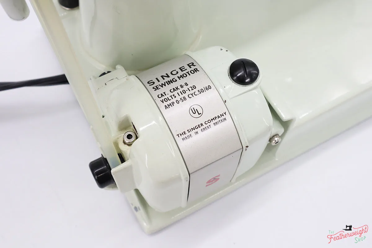 Singer Featherweight 221 Sewing Machine, WHITE EV914***