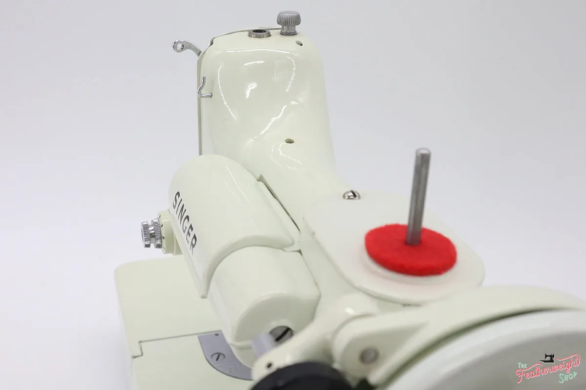 Singer Featherweight 221 Sewing Machine, WHITE EV914***