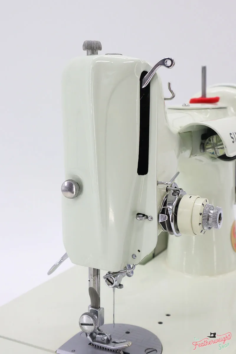 Singer Featherweight 221 Sewing Machine, WHITE EV914***