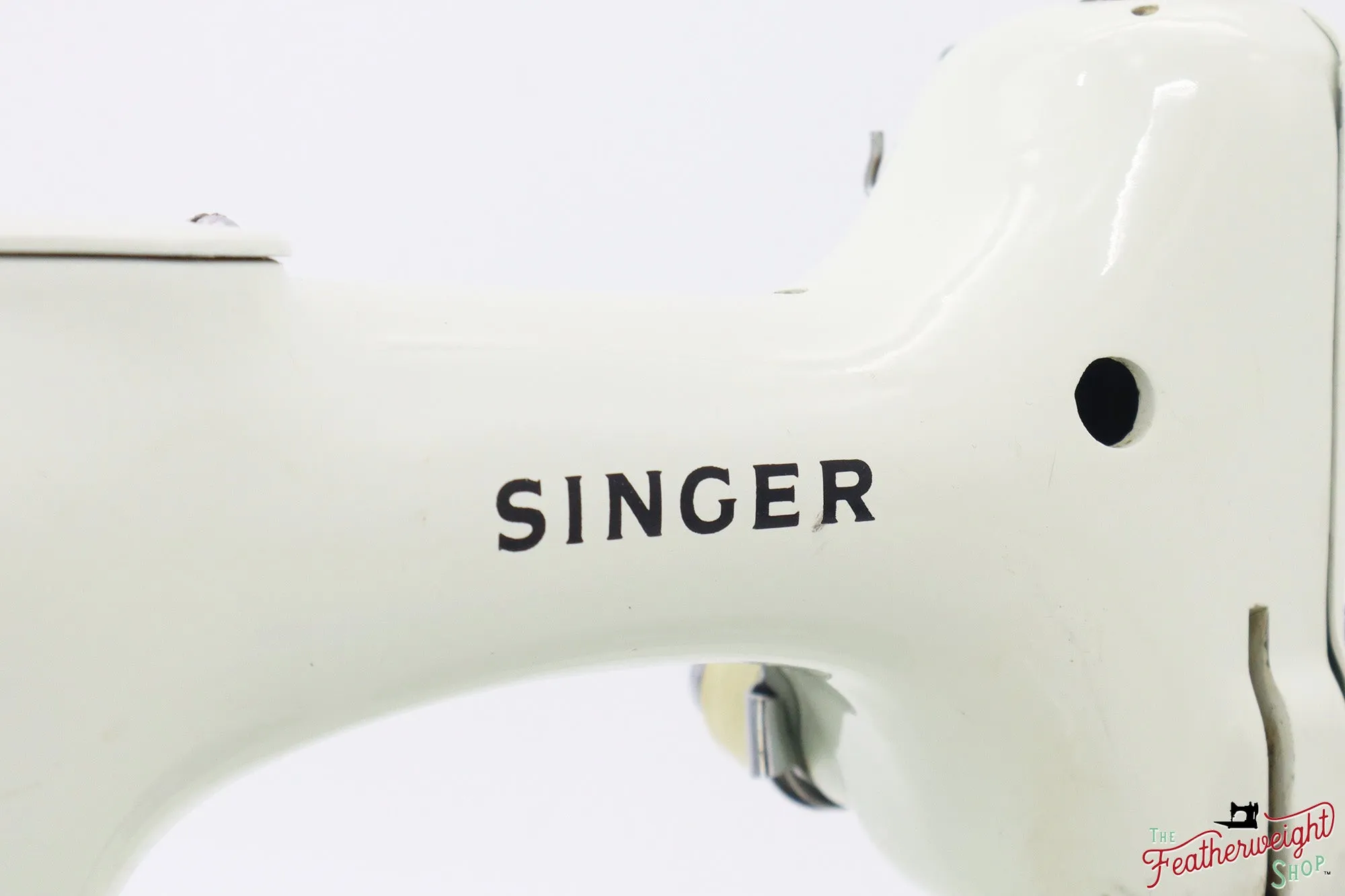 Singer Featherweight 221 Sewing Machine, WHITE - EV941***