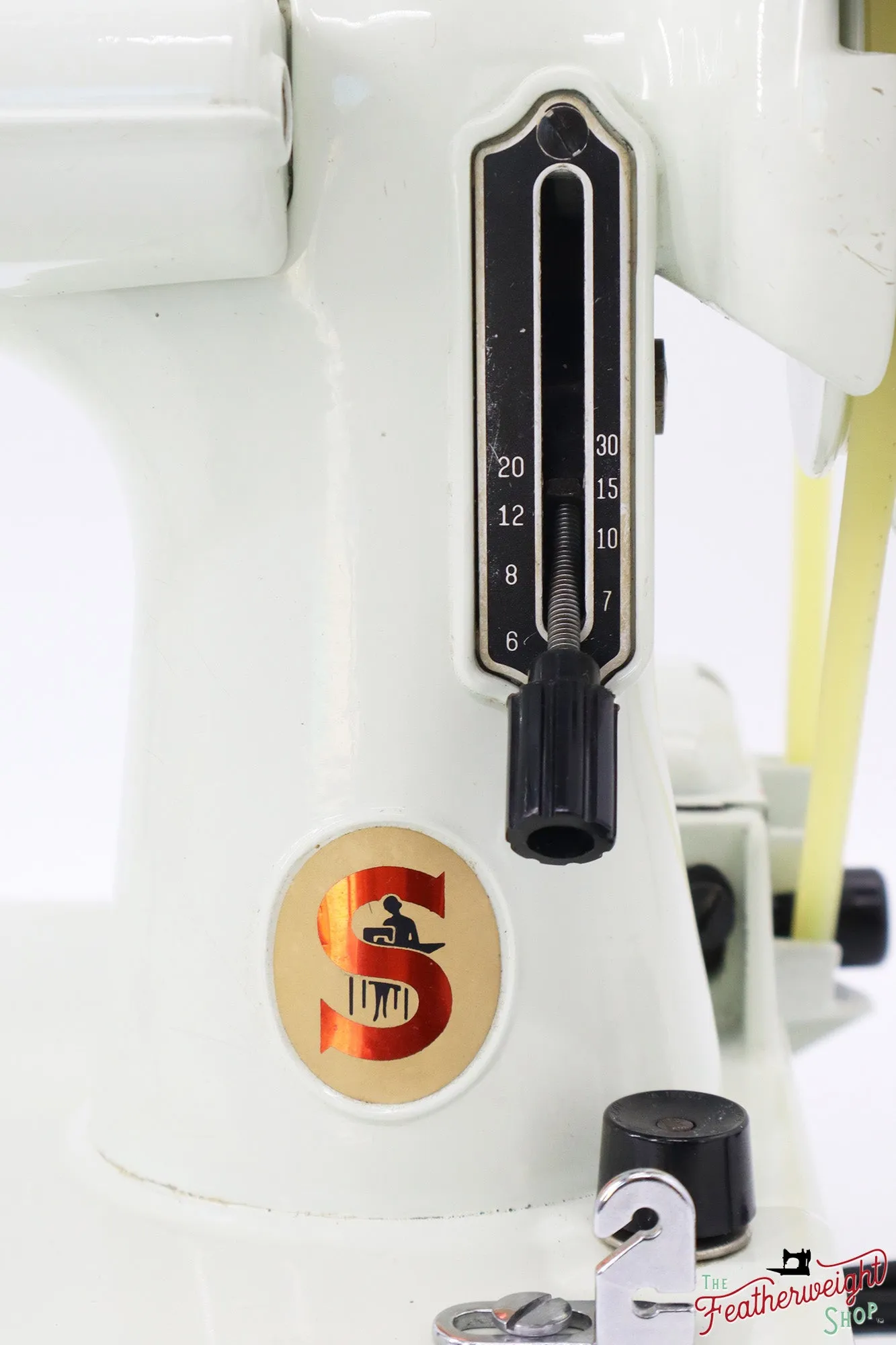 Singer Featherweight 221 Sewing Machine, WHITE - EV941***