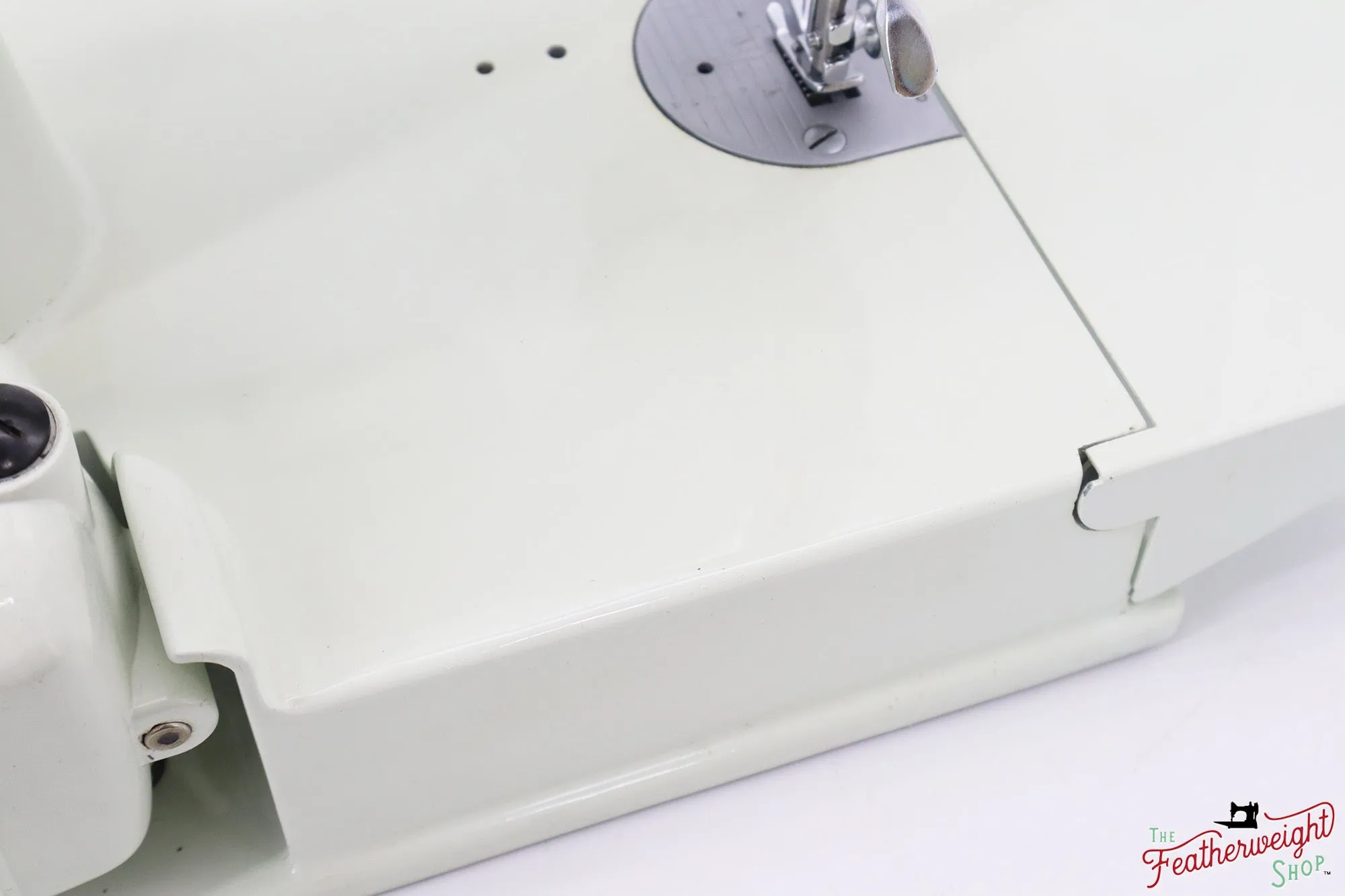 Singer Featherweight 221 Sewing Machine, WHITE - EV941***