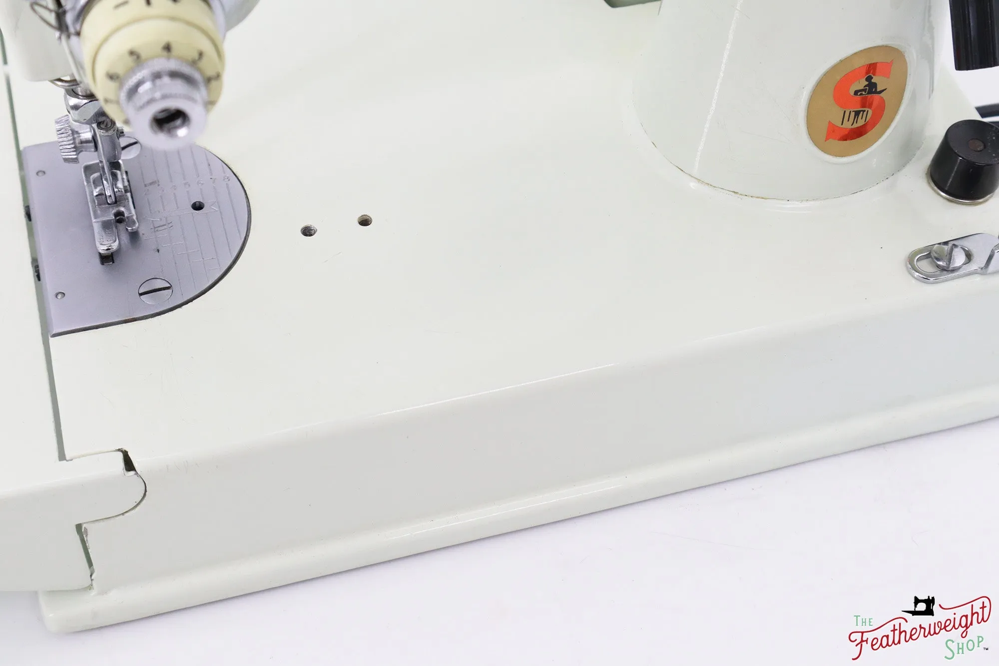 Singer Featherweight 221 Sewing Machine, WHITE - EV941***