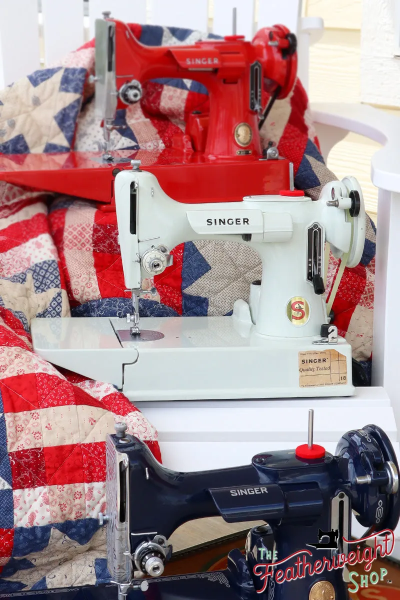 Singer Featherweight 221 Sewing Machine, WHITE - FA201***