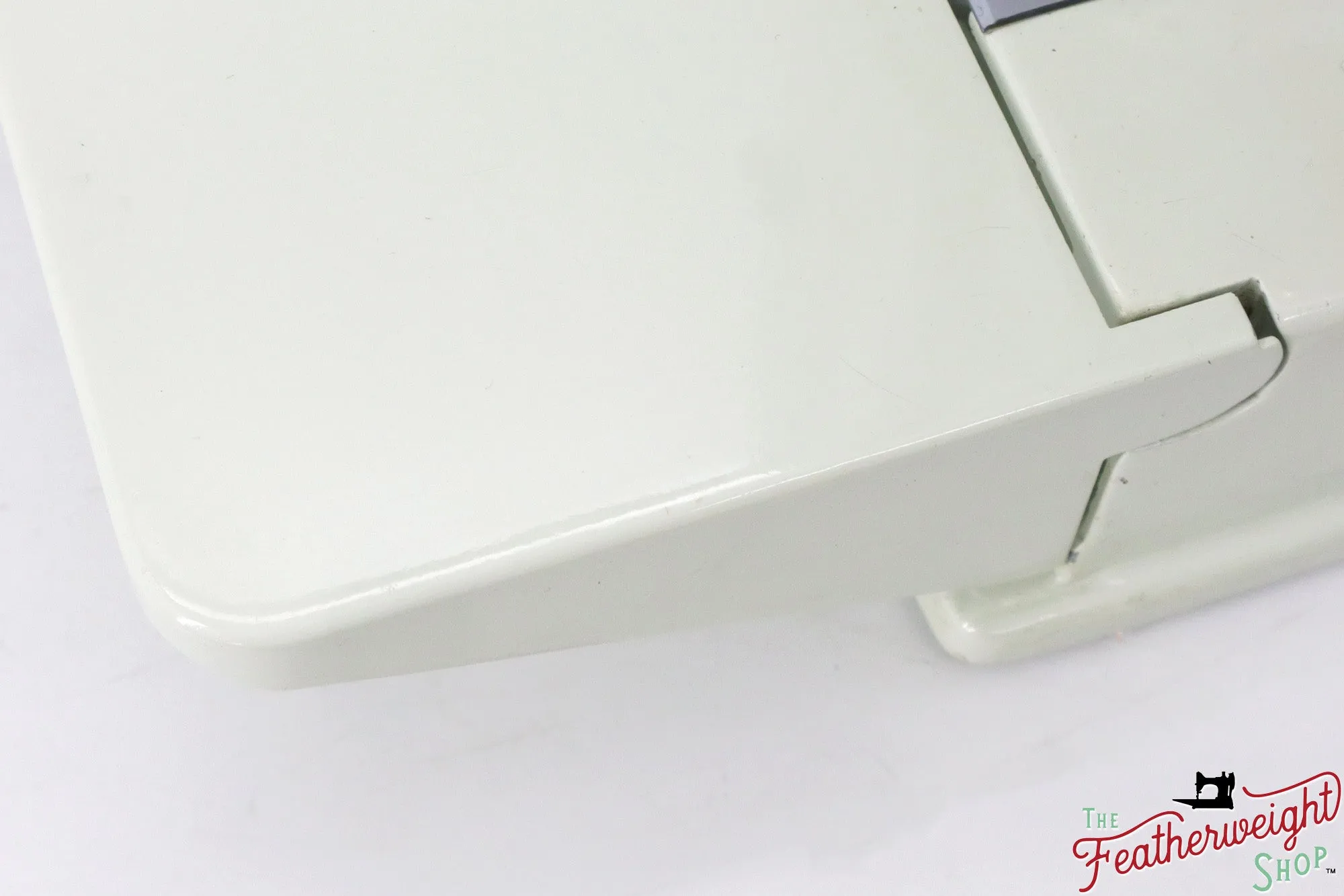 Singer Featherweight 221 Sewing Machine, WHITE - FA201***