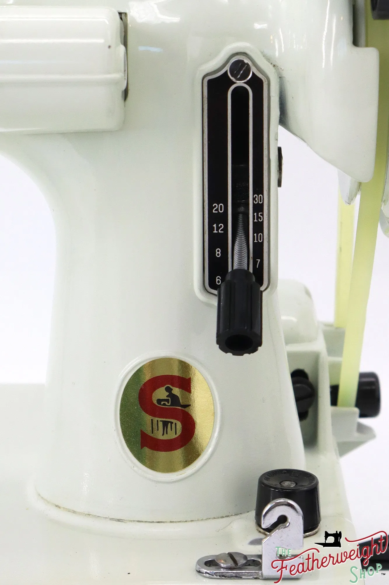 Singer Featherweight 221 Sewing Machine, WHITE - FA201***