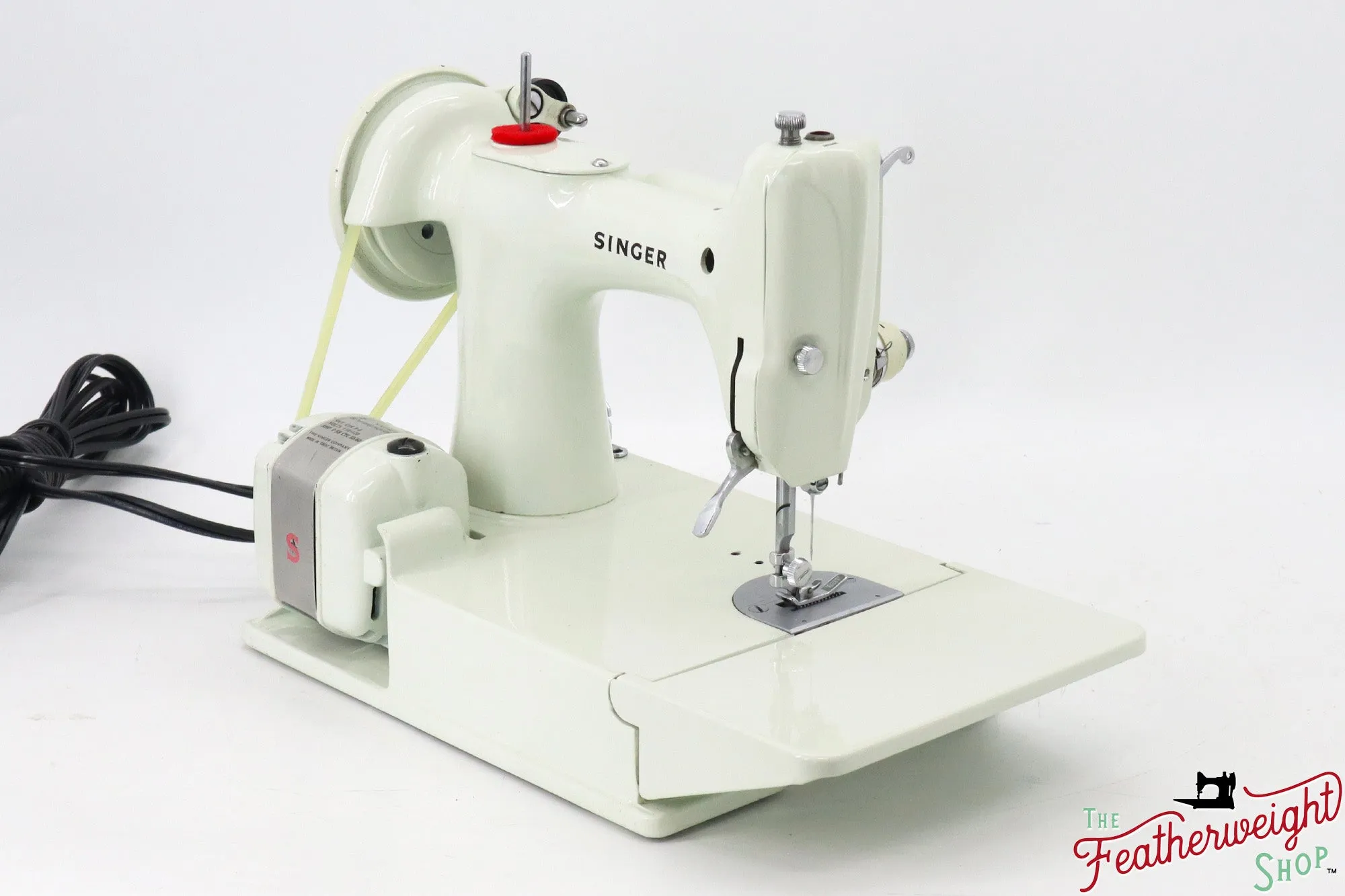 Singer Featherweight 221 Sewing Machine, WHITE - FA201***