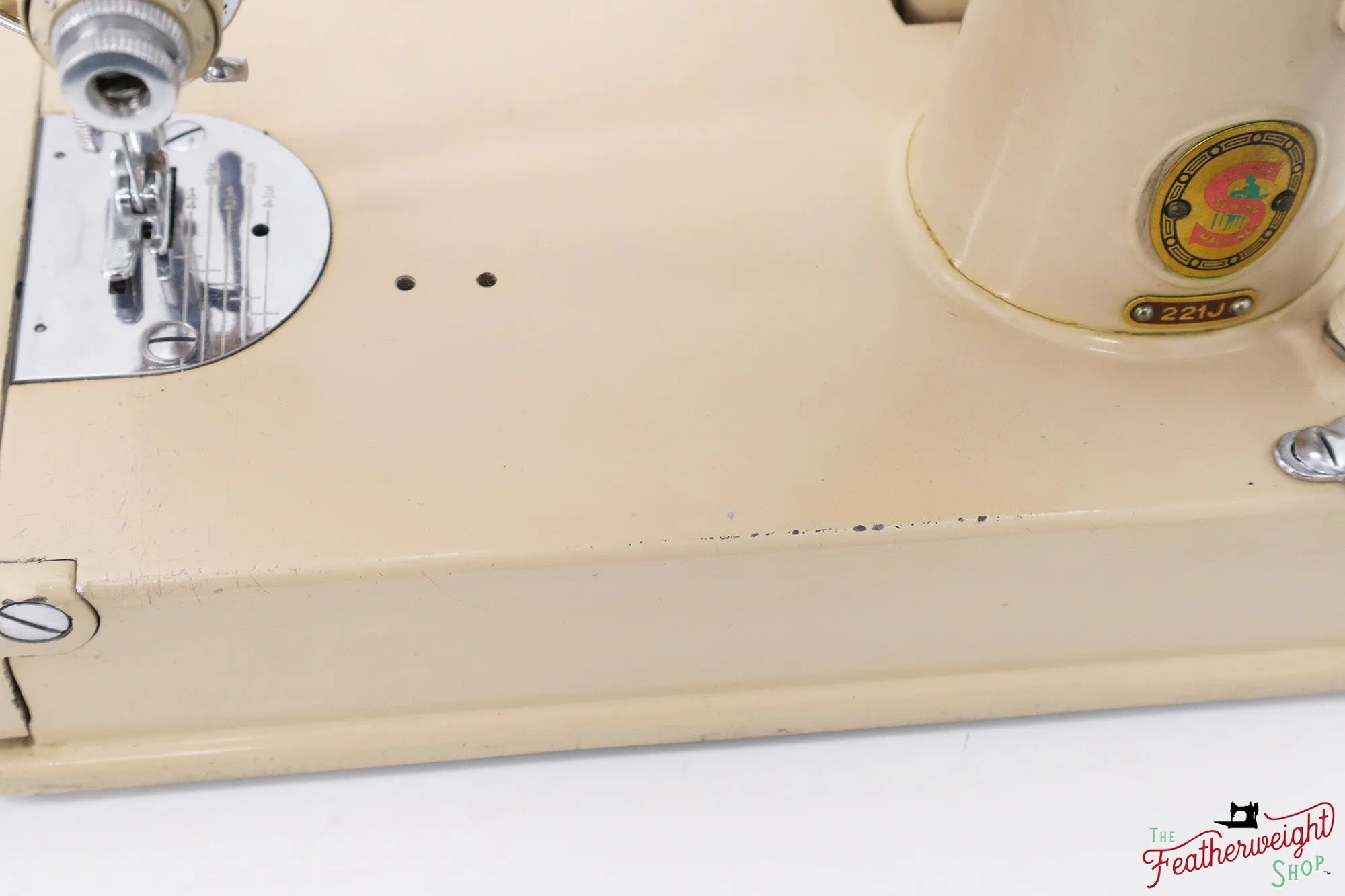 Singer Featherweight 221J Sewing Machine, Tan - JE152***