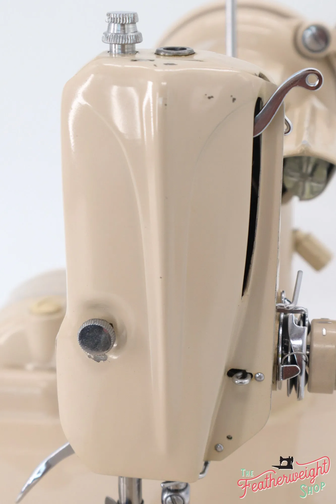 Singer Featherweight 221J Sewing Machine, Tan - JE156***