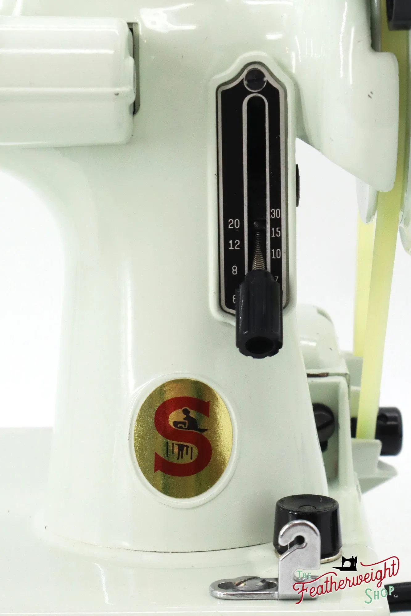 Singer Featherweight 221K Sewing Machine, WHITE - EV887***