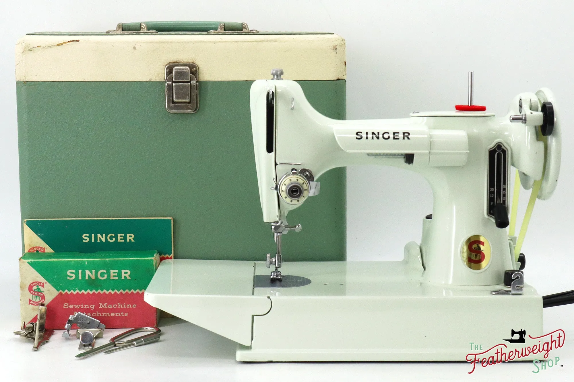 Singer Featherweight 221K Sewing Machine, WHITE - EV887***