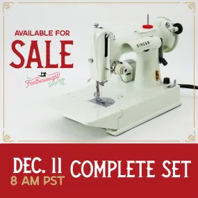 Singer Featherweight 221K Sewing Machine, WHITE - EV887***