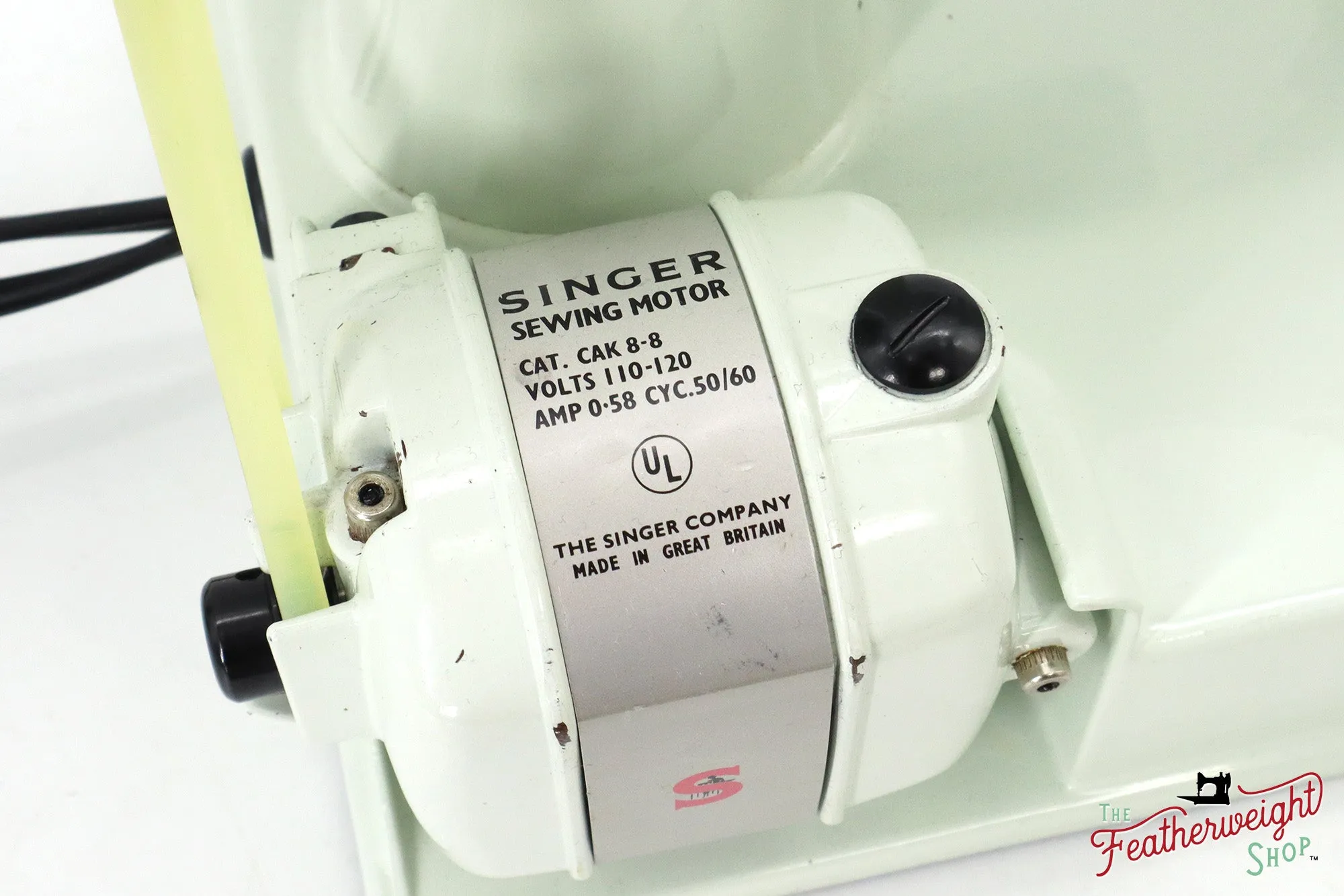 Singer Featherweight 221K Sewing Machine, WHITE - EV887***