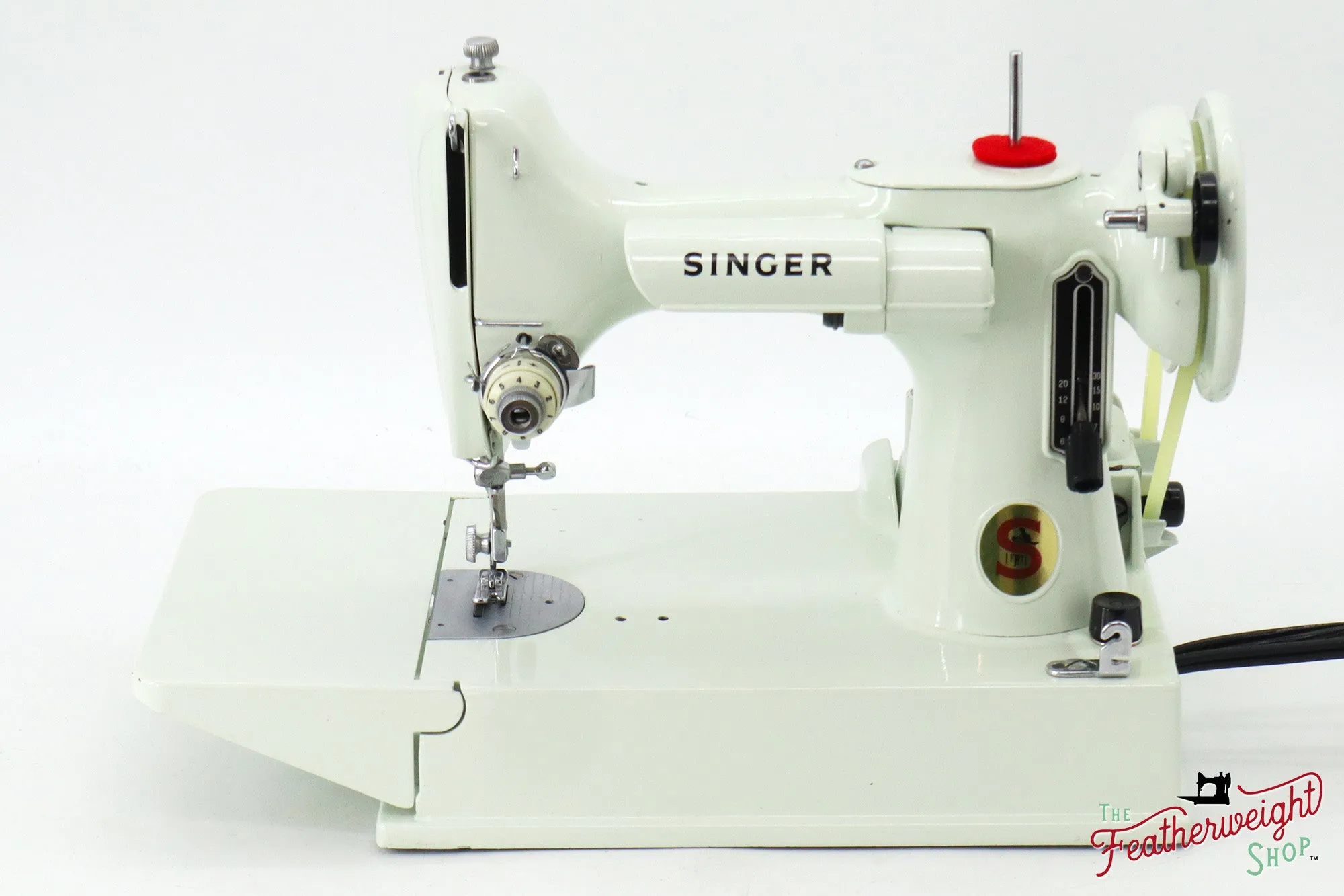 Singer Featherweight 221K Sewing Machine, WHITE - EV887***