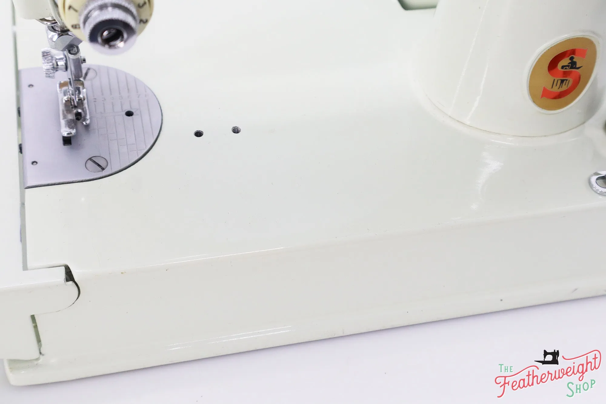 Singer Featherweight 221K7 Sewing Machine, WHITE FA101***