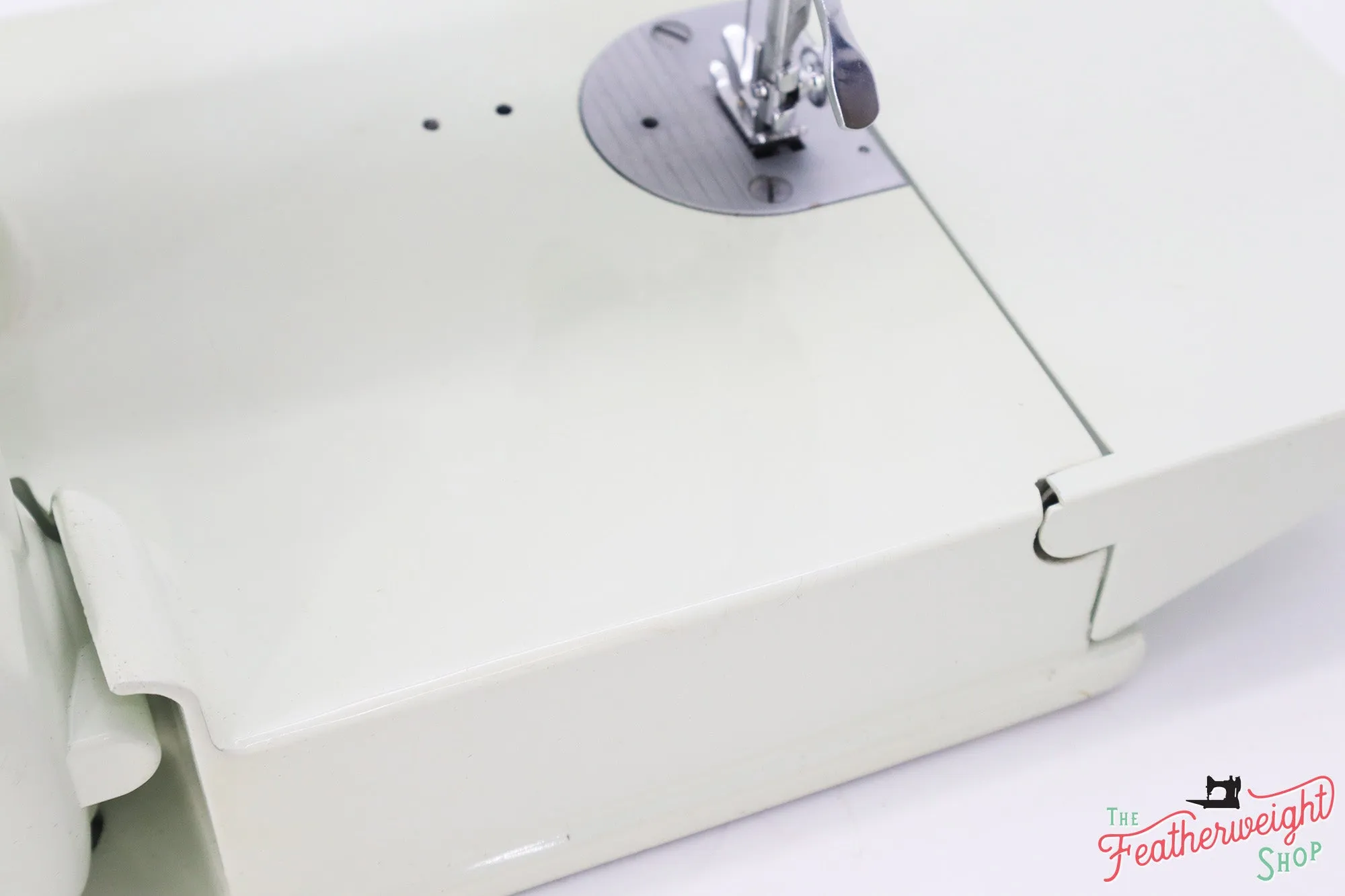 Singer Featherweight 221K7 Sewing Machine, WHITE FA101***