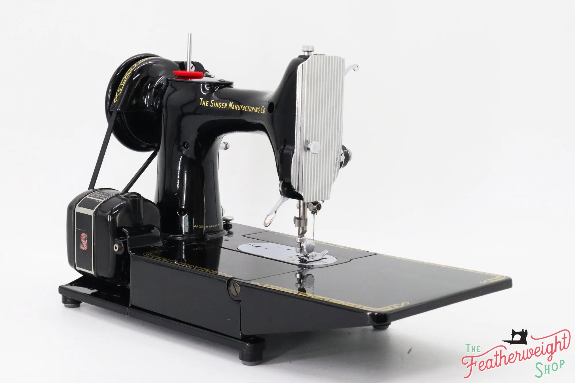 Singer Featherweight 222K Red 'S' Sewing Machine - EN139*** - 1958