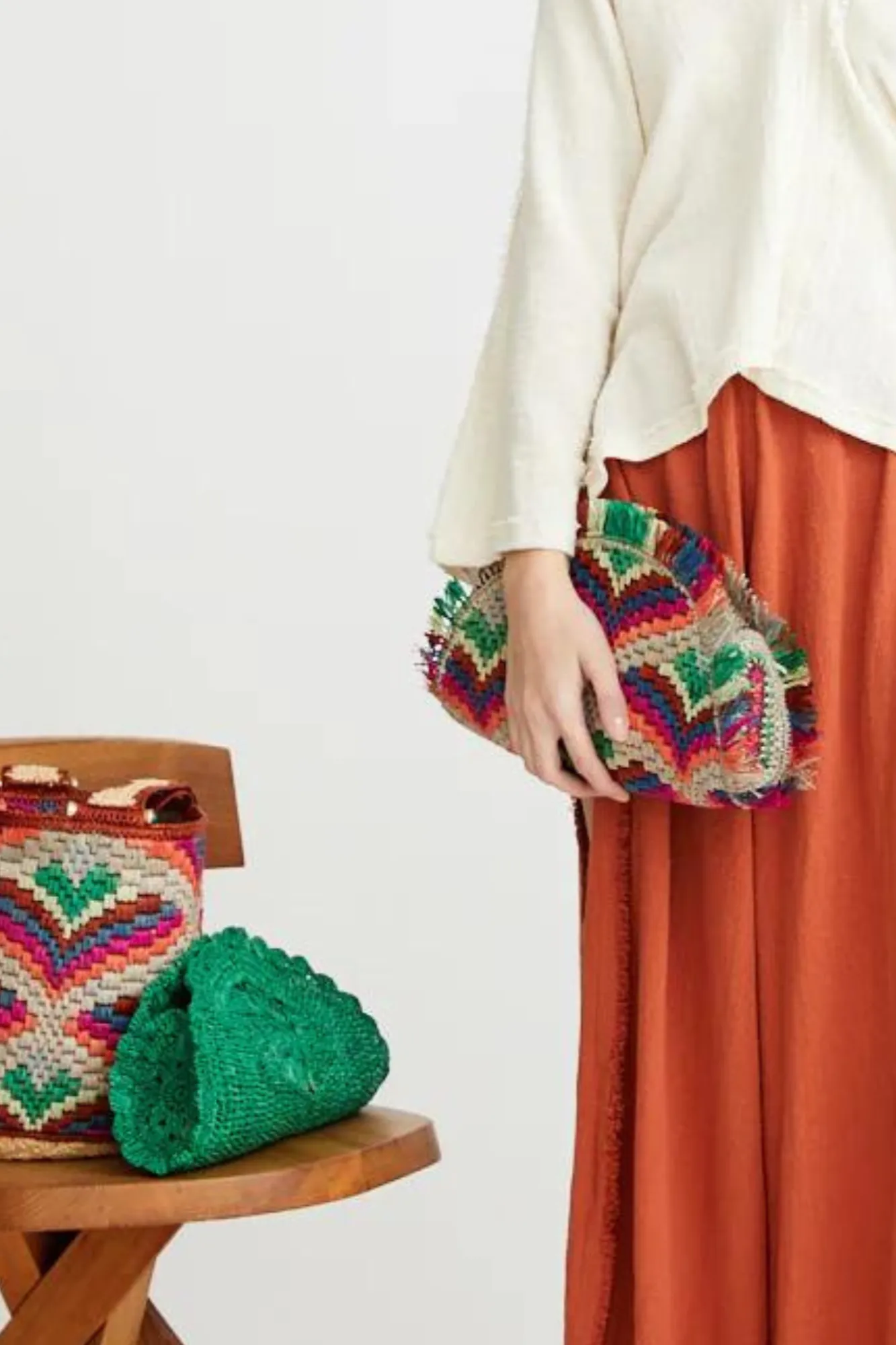 Sun Fringe Raffia Clutch in Pop